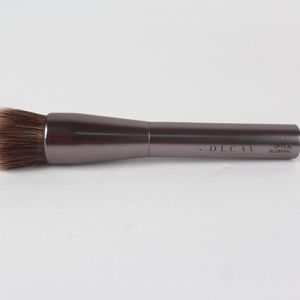 Urban Decay optical blurring brush makeup